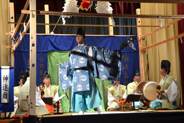 300年続く隠岐島前神楽