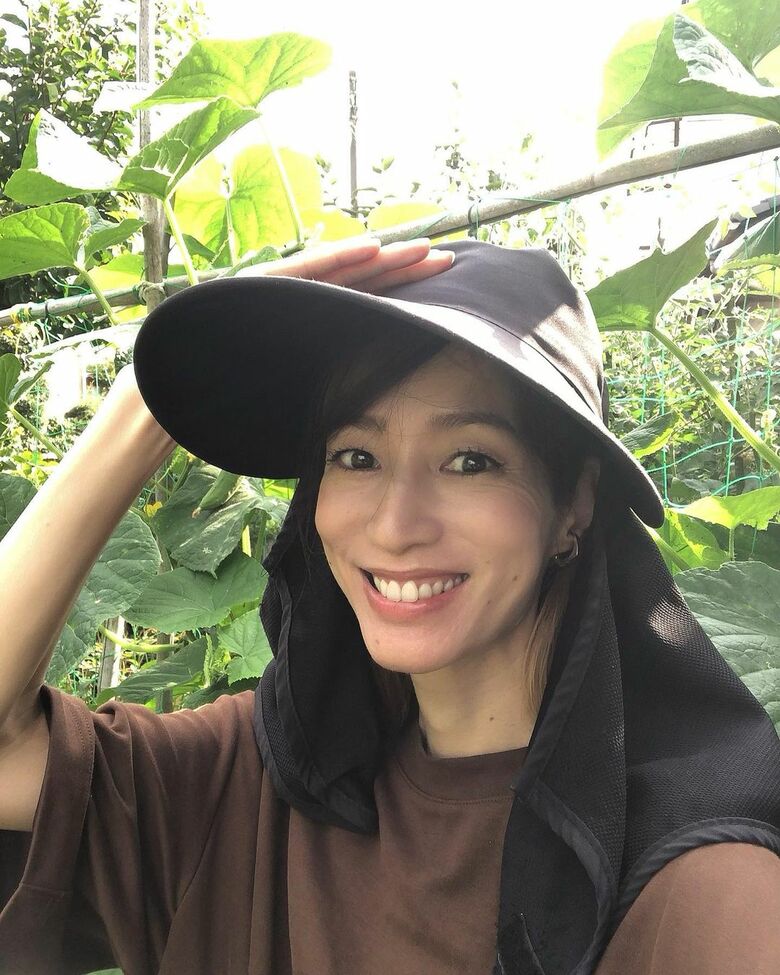 仕事の前にお庭にある農園のチェック（Instagramより）