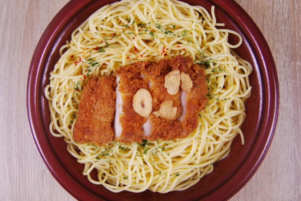 ローソンの人気パスタ「フライドチキンのペペロンチーノ」の実物画像