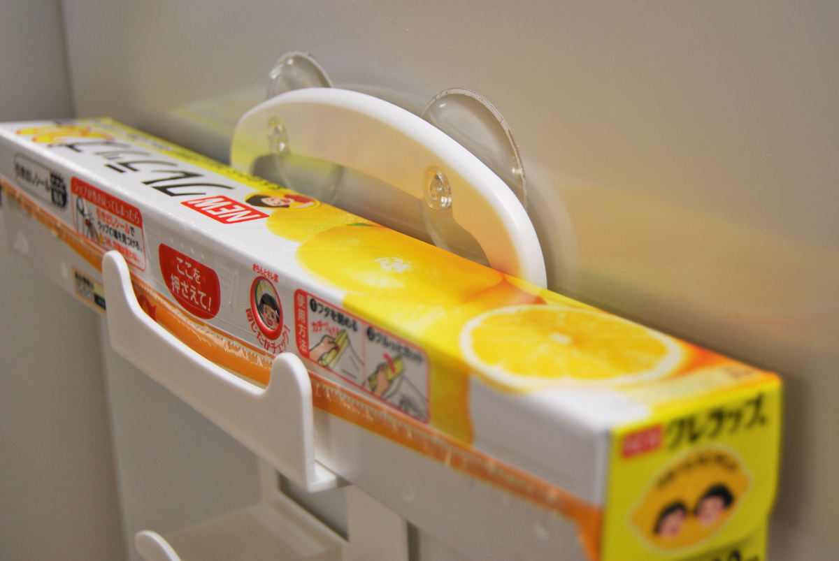セリアの人気商品「ラップホルダー」の使用中画像