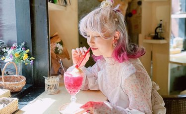 衝撃…奇跡の52歳、姫。職場のいじめで20代で髪が真っ白に 苦しんだ経験経て「歳をとるのが楽しくなった」と言える今