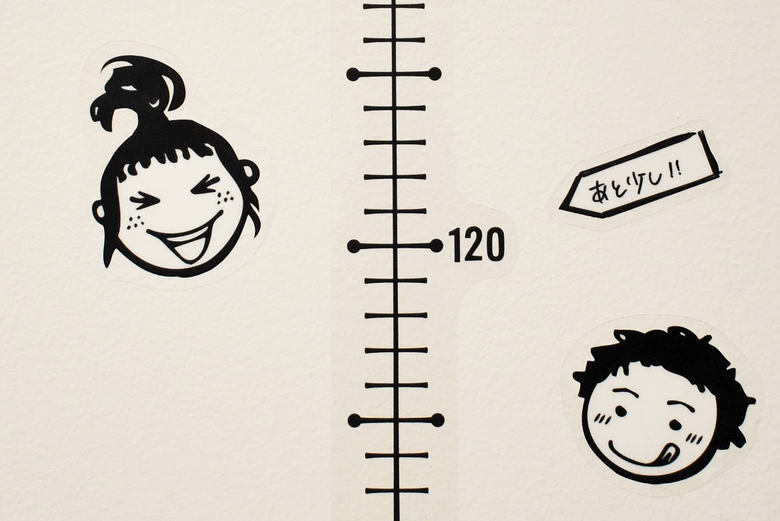 ダイソーのおすすめ商品「身長計ウォールステッカー」のアップ画像
