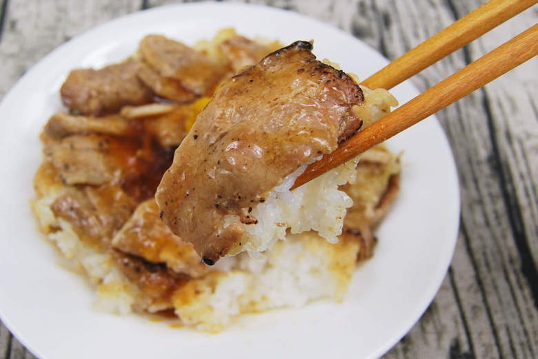 ファミマのオススメランチ「炙り焼 おろし豚丼」の実物画像04