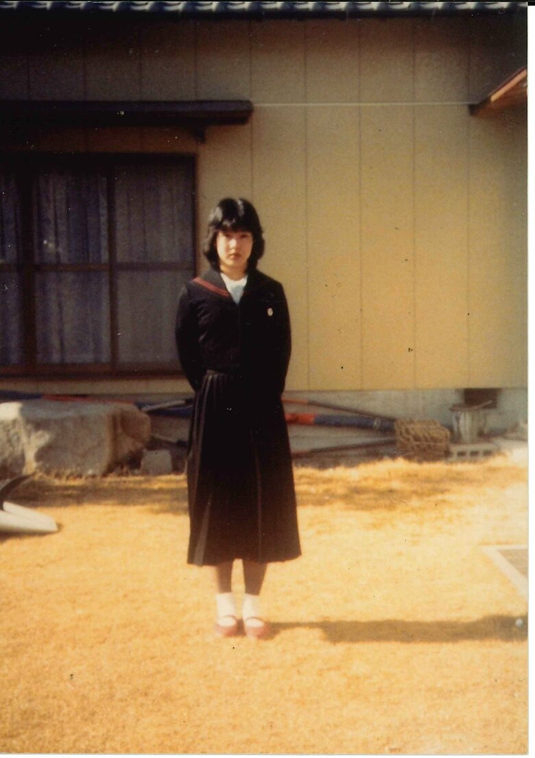中学生の頃の坂本さん。当時流行りの髪型がお似合い！