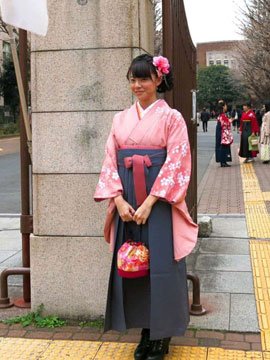 大学の卒業式での中村選手（本人提供）