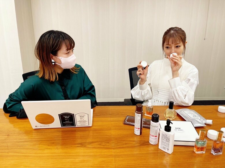 コスメ商品「クレムドアン」開発のときの様子