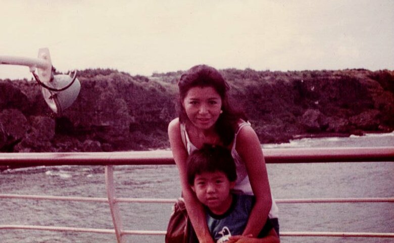 モデルとして活動していたこともある美しいお母さんと