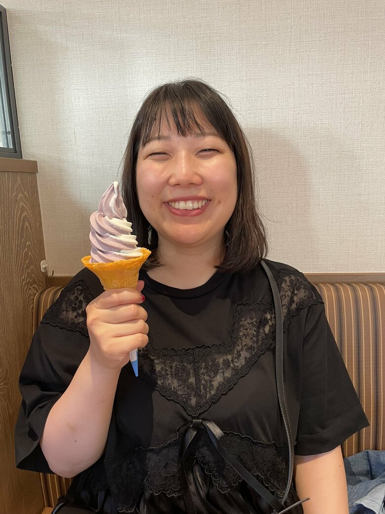 甘いものを食べると機嫌が直るという山井さん。この笑顔に癒される人続出！