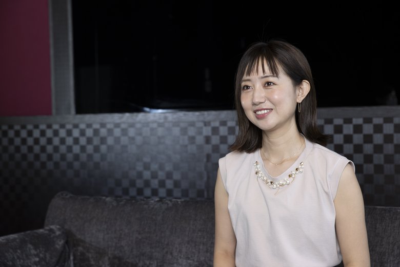 終始笑顔で優しく話す豊崎さん