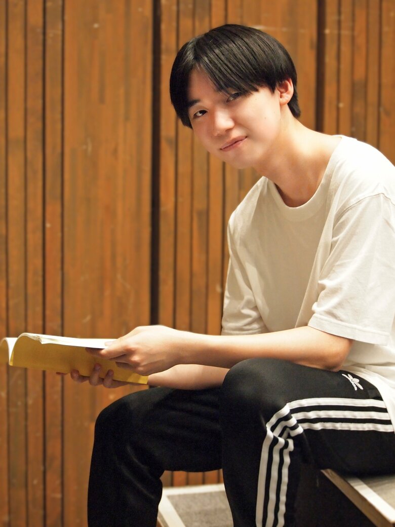 18歳になりすっかり大人な表情！ミュージカル稽古中の石橋さん