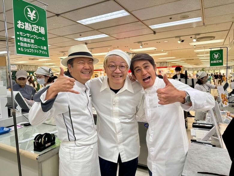 百貨店のイベントにて。鎧塚俊彦シェフ（左）、辻口博啓シェフ（中央）と