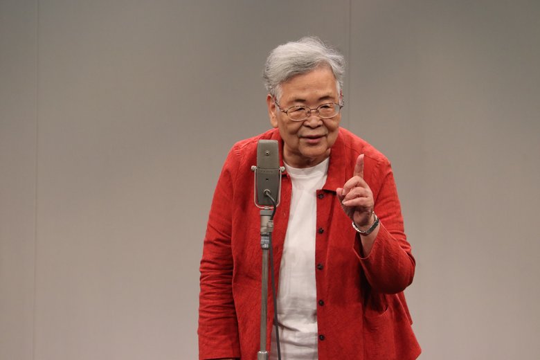 おばあちゃんの漫談シーン