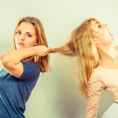 嫉妬に駆られたママ友に〝敵対視された理由〟が理不尽で怖すぎる!!