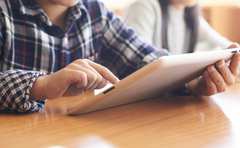 子供の「みんなが持っているから買って」をわがままと決めつけるのは正しいのか？