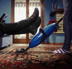 “家事における奥さんの働き”を時給で換算すると？ 既婚男性から驚きの回答結果が…