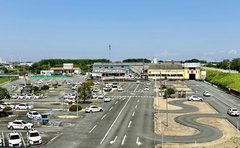 「厳しければ伸びる？」スパルタ捨てた教習所。卒業生が号泣、事故率も激減「ほめちぎる指導」の正体