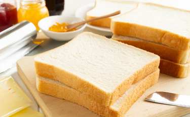 食パンでいちご大福!?パン芸人の斬新レシピ「想像以上にもっちり！」