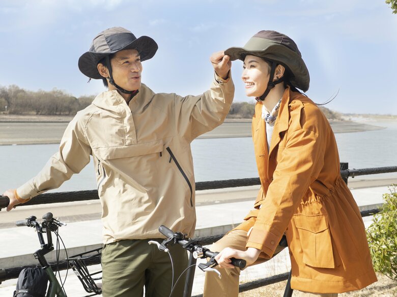 男女ともに使いやすいアウトドアテイストのヘルメットも(提供／オージーケーカブト)