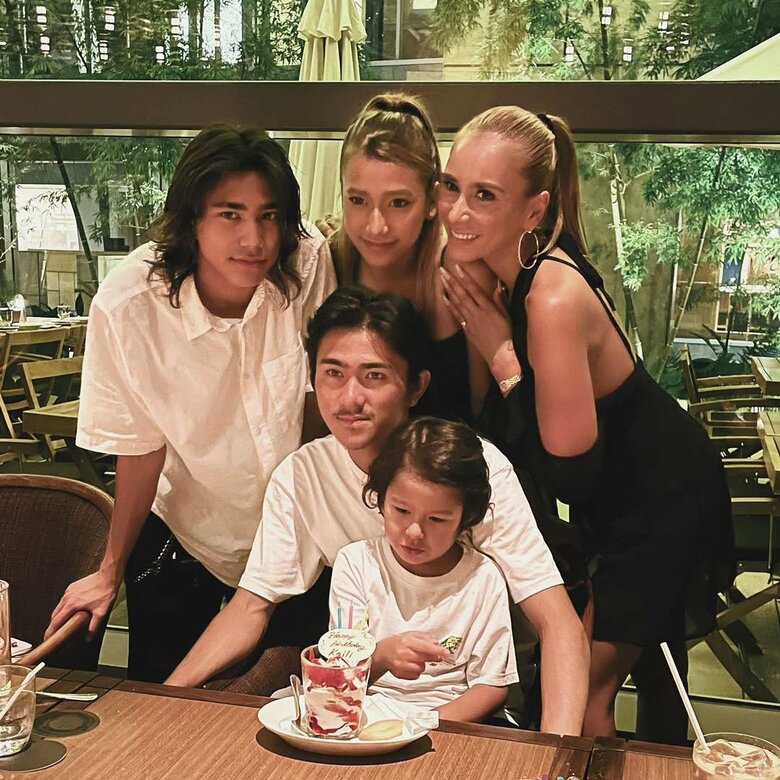 4人の子どもたちと