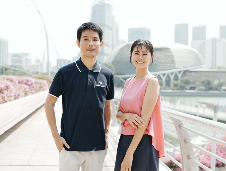 最新の観光や移住情報を届けるYouTubeチャンネル『SingaLifeTV』で一緒にMCを務めるヒダキンさんと