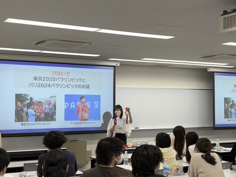 鈴鹿医療科学大学にて、学生たちの前でトーク