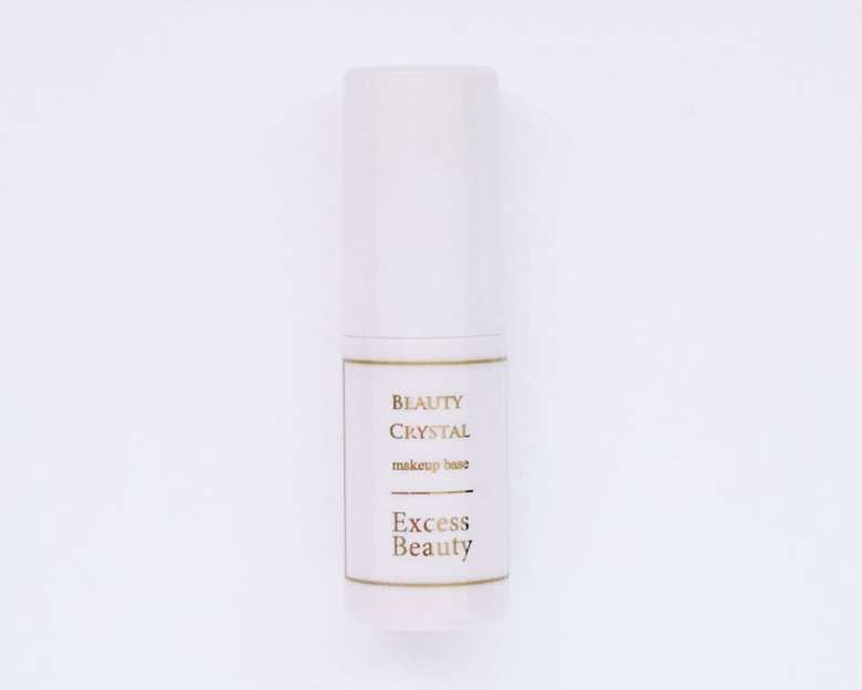 100点満点の化粧下地を追い求め、みずから開発した“自分史上最高の美肌になれる魔法下地”。無添加で肌に優しく、日焼け止め・化粧下地・ナチュラル仕上げファンデの１本３役に。BEAUTY CRYSTAL makeup base 30ml 8800円（税込）／Excess Beauty

