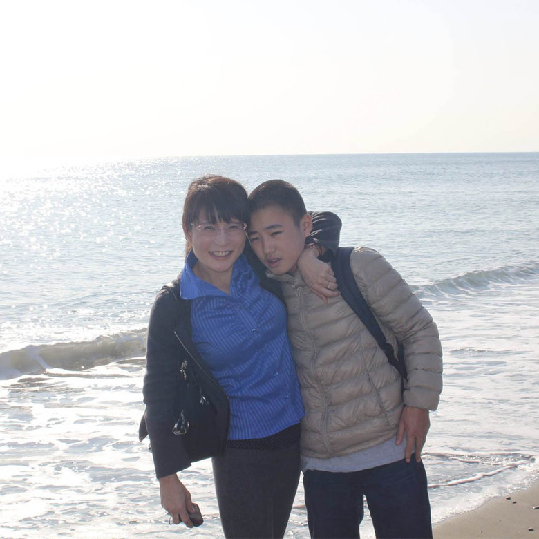 立石さんと、高校生になったころの光汰朗さん。湘南海岸へ行ったときの様子