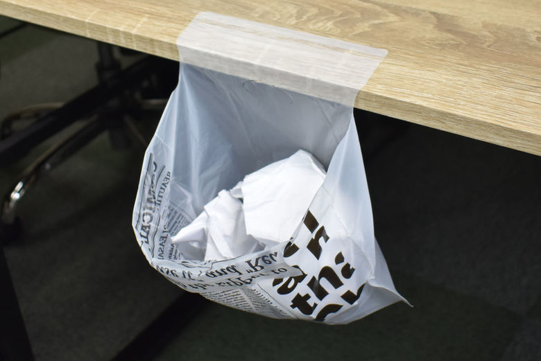 ダイソーのおすすめ商品「どこでもペタッとゴミ袋」の使用画像