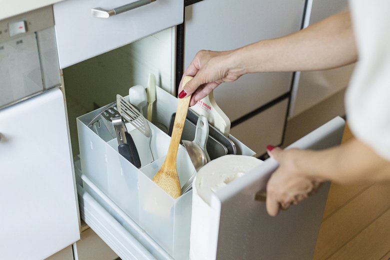 ポリプロピレン小物収納ボックス３段・Ａ４タテ　約幅１１×奥行２４．５×高さ３２ｃｍ