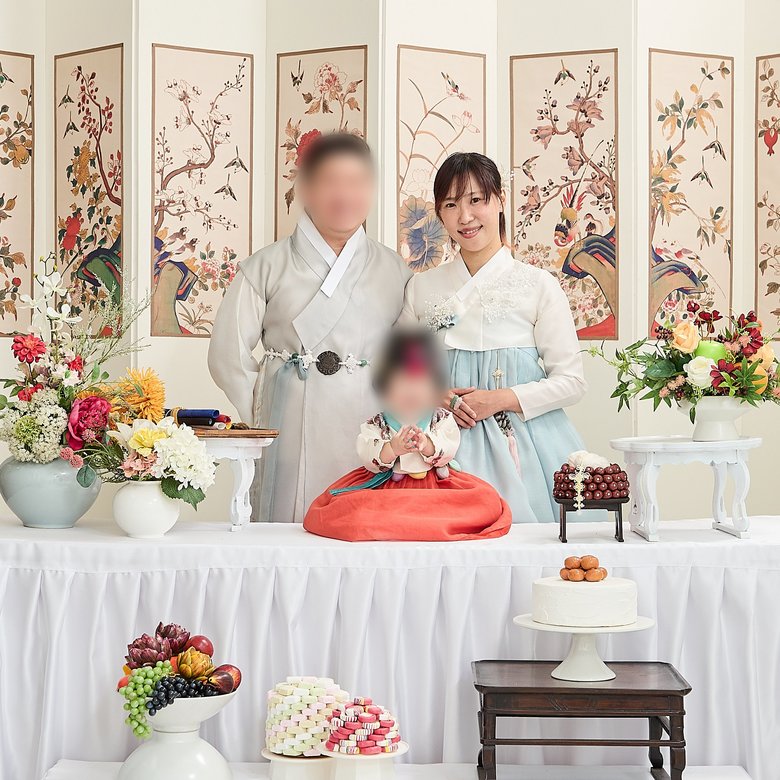 トルジャンチという韓国で1歳の誕生日を祝う行事での貴重な家族写真