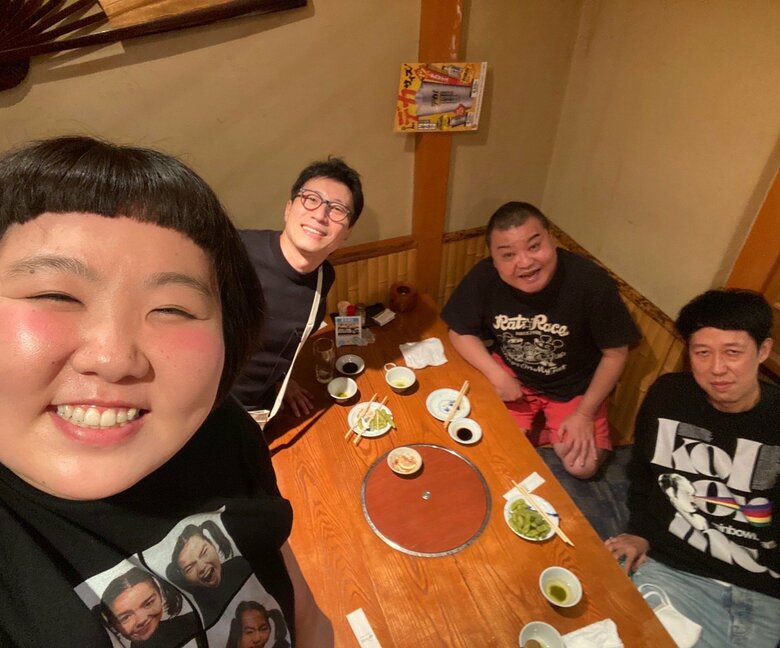 小籔千豊座長の勇退公演後に皆でねぎらった貴重なショット