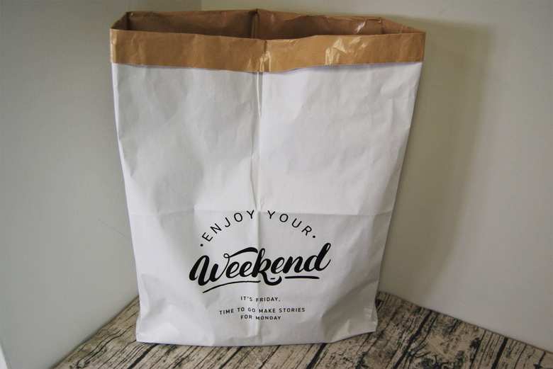 購入した人からは「我が家では娘のおもちゃ入れにしていますが、本当に便利なので買い足そうと思う」「お洒落に目隠し収納ができるのがうれしいです」「重たい野菜をたくさん入れても破れないのがすごい」「洗濯物がたくさん入るので、洗濯機と物干しざおを往復する手間が減りました」との口コミが。いくらあっても困らない紙袋なので、ぜひともダイソーで手に入れてはいかがでしょうか。