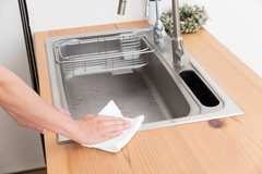 水回りからリモコンまで…潔癖旦那の〝お掃除チェック生活〟に妻の悲鳴！