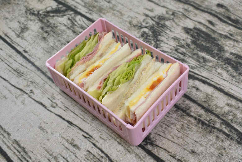 セリアのおすすめキッチン用品「サンドイッチケース」の使用中画像