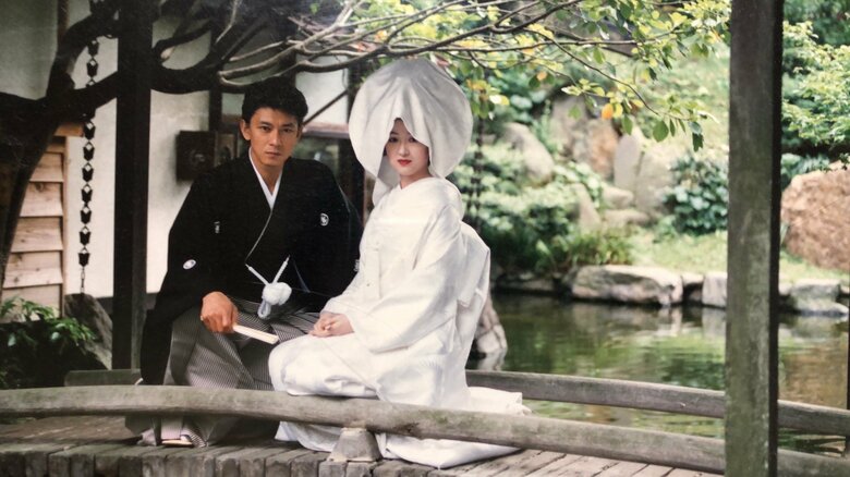 8歳年上の先輩・高川裕也さんとの結婚式にて。白無垢姿が美しい赤間さん