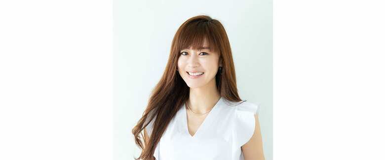 モデル・美乳家。加圧トレーニングインストラクター、エステティシャンの経歴をもとに、お肌と身体のトータルビューティスタイルを提案。また、シニアフィットネストレーナー、ダイエットアドバイザーなどの資格を活かし、外側だけでなく内側からのケアとして若々しさをキープする食生活についてのコーチングもおこなう。最近ではさまざまな経験を活かし商品企画、プロデュース販売などでも活躍。プライベートでは2人の大学生の男の子の母。