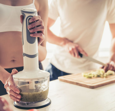 卵黄の醤油漬けつき！潮田玲子さんが作る鶏そぼろ丼がプロ顔負けの出来
