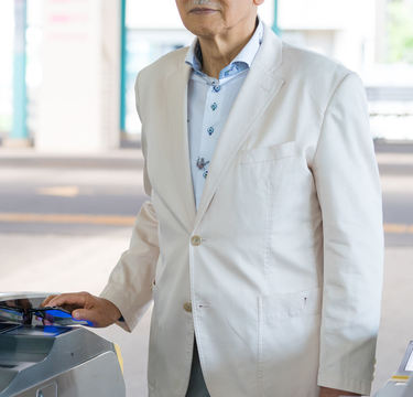 定年後に再雇用で給与は激減「これで老後を生き抜けるのか…」