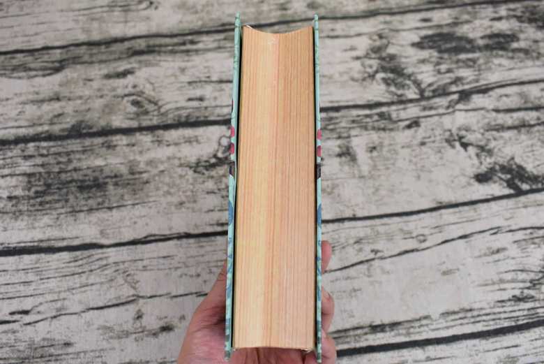 ダイソーおすすめ収納「紙BOX(ブック型)」の側面画像