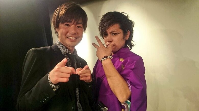 着物姿で漫才を披露していたブレイク前の1枚