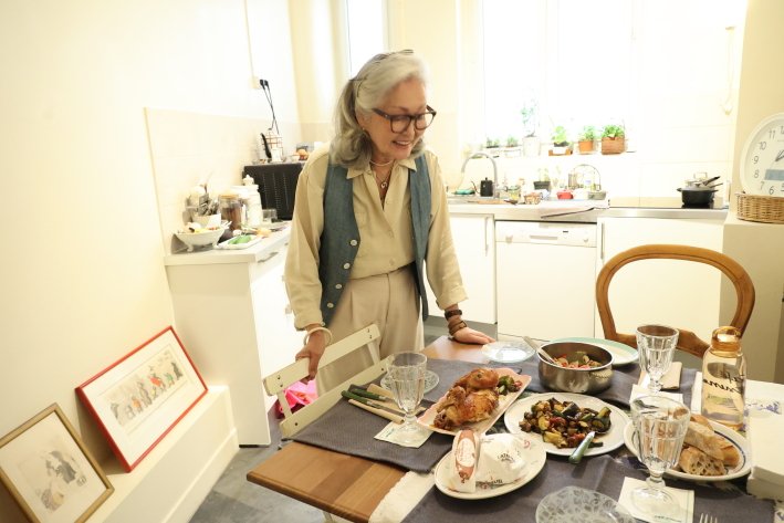 マルシェから戻り、買ってきたローストチキンとラタトゥイユ、お手製のサラダでランチ