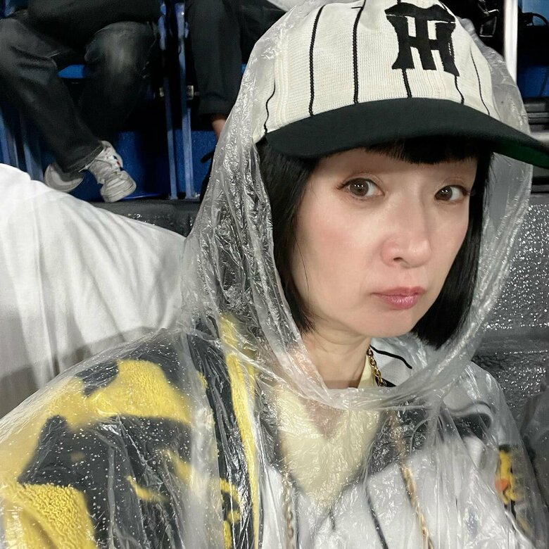 雨の日も球場にて阪神を応援