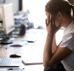 もはや恐怖…自覚のない"独り言"を続ける同僚は職場にとって悪なのか