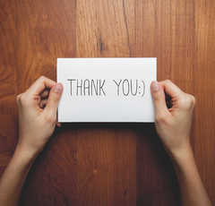 年収が20万円UP！？「ありがとう」と感謝を声で伝える人の幸福度がもたらす価値