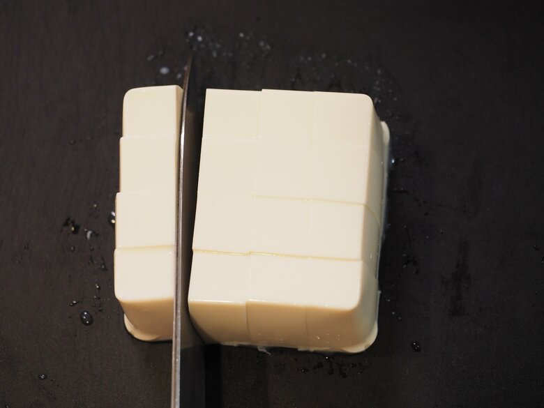 4・豆腐を大きめにカット