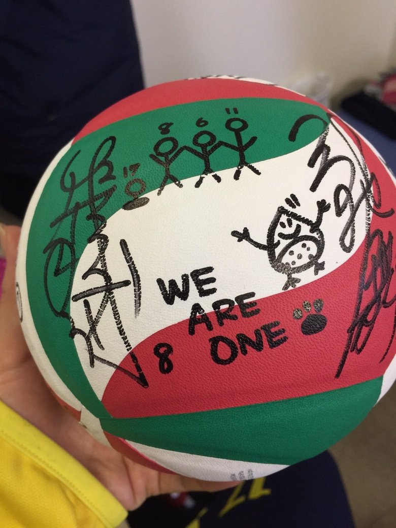 遠征に帯同できない私に、試合前に逃げ込むボールに私の絵も描き込んでくれて毎試合前に写真を送ってきてくれたチームメイトに励まされました