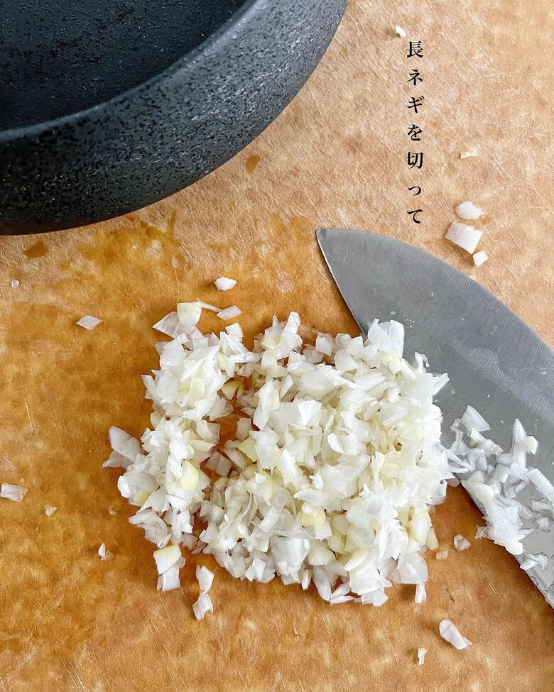 唯一の手間は長ネギをみじん切りにすること（4/8枚）