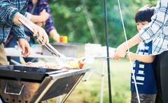 自宅の料理でこのアウトドア感！今夏は「おうちキャンプ」に夢中!?