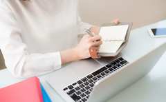 上司への報告魔が評価されてる現実…“仕事してますアピール”は必要なの？