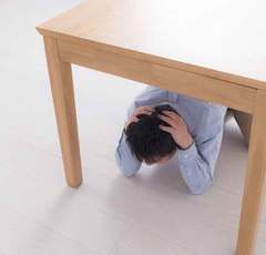 警視庁公式アカウント発！10分で完成する“段ボール椅子”の作り方